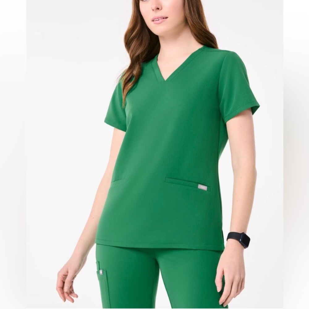Figs Green Short Sleeve Women's Top and Pants Set. New with tags Top.